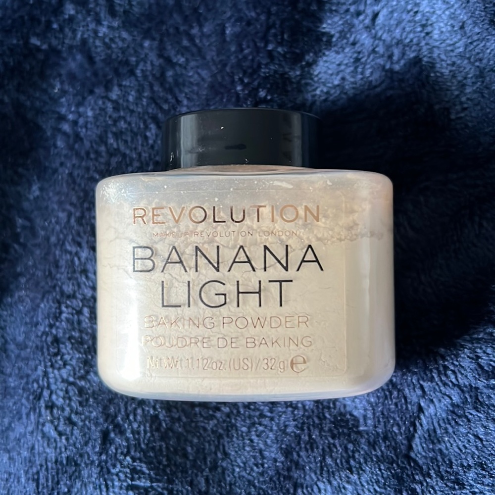 Makeup revolution baking powder
